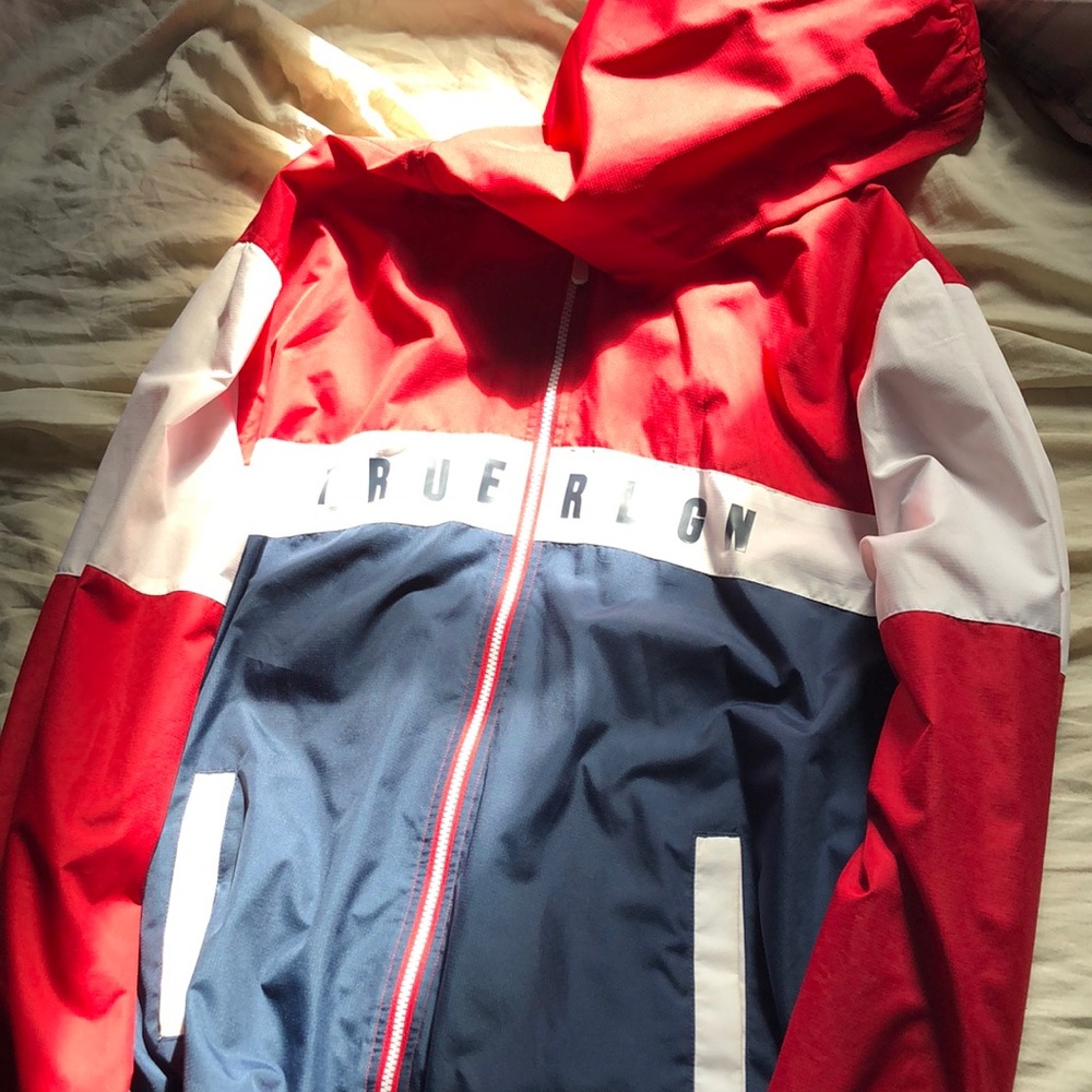 True region wind breaker hoodie